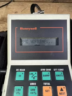 STS102-001-00006-12 HONEYWELL Smart Field Communicator #3