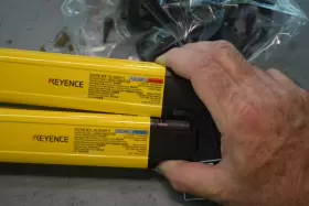 GL-R20H-T KEYENCE Safety Light Curtain Transmitter Receiver #2