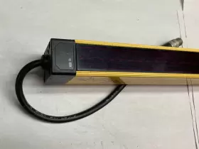 MS46-30-870-Q2-X-SC1 STI Safety Light Curtain Transmitter #3
